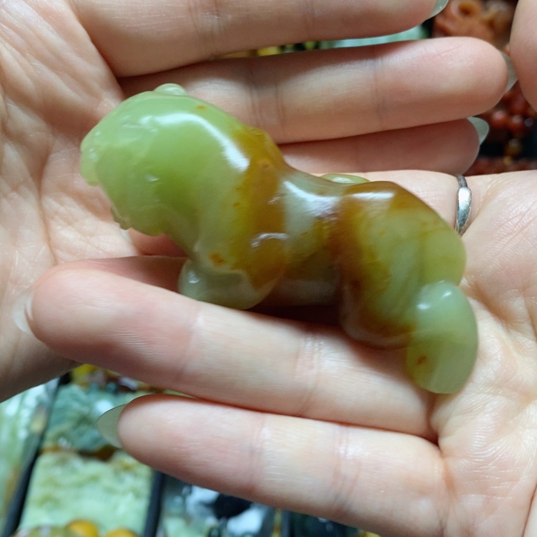 蛇纹石玉手把件未镶嵌自*飞