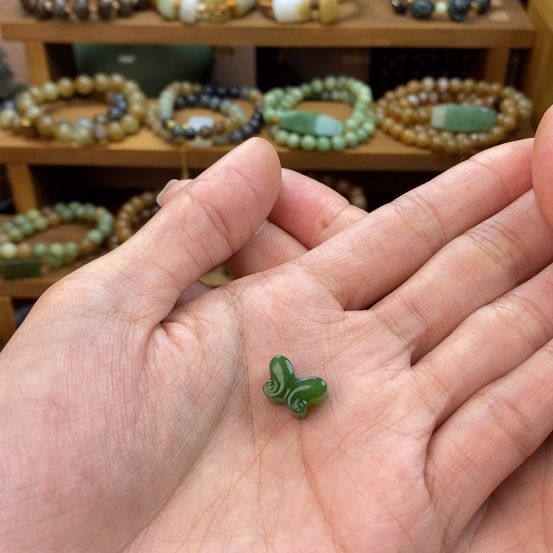 ****和田玉未镶嵌颈饰