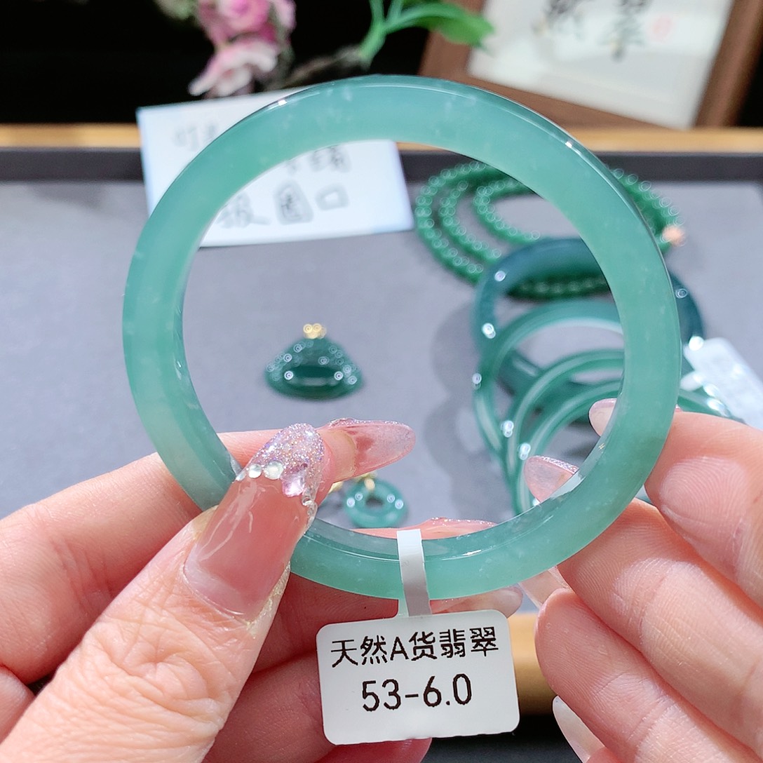 翡翠手镯（圆镯）未镶嵌