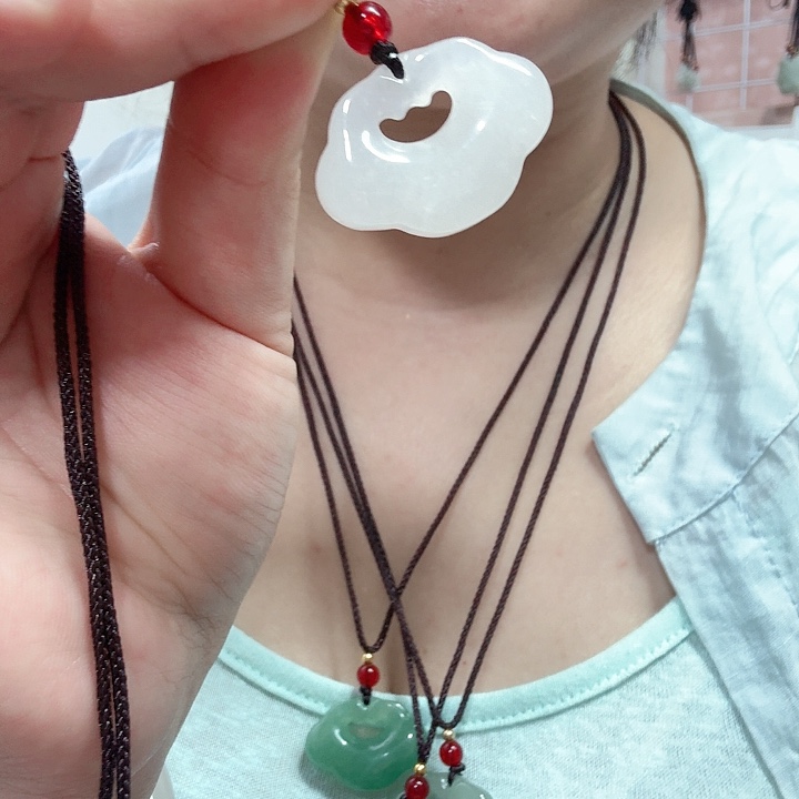 石英质玉未镶嵌颈饰