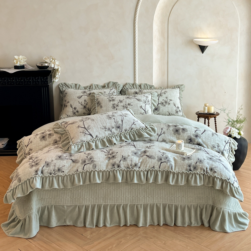 山茶花语-绿2025新款牛奶绒烂花轻奢法式花边床盖款四件套dimenzi