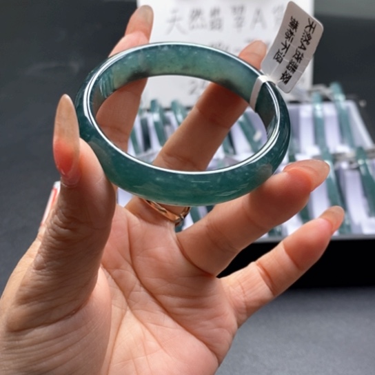 翡翠手镯未镶嵌我****认54尺寸
