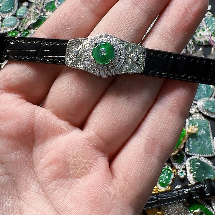 翡翠颈饰未镶嵌天然A货翡翠放漏