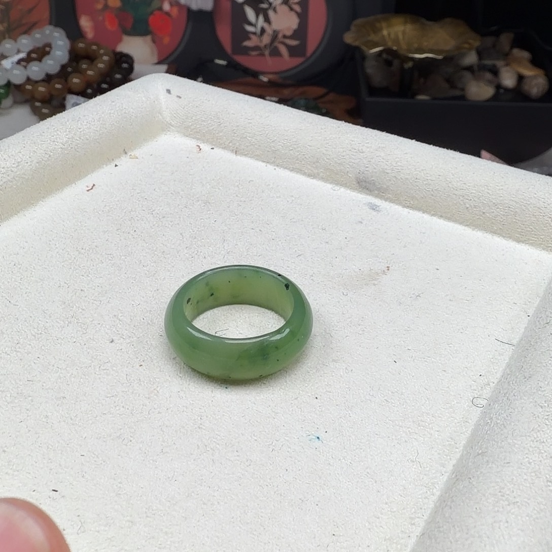 肉***感和田玉（碧玉）未镶嵌戒指