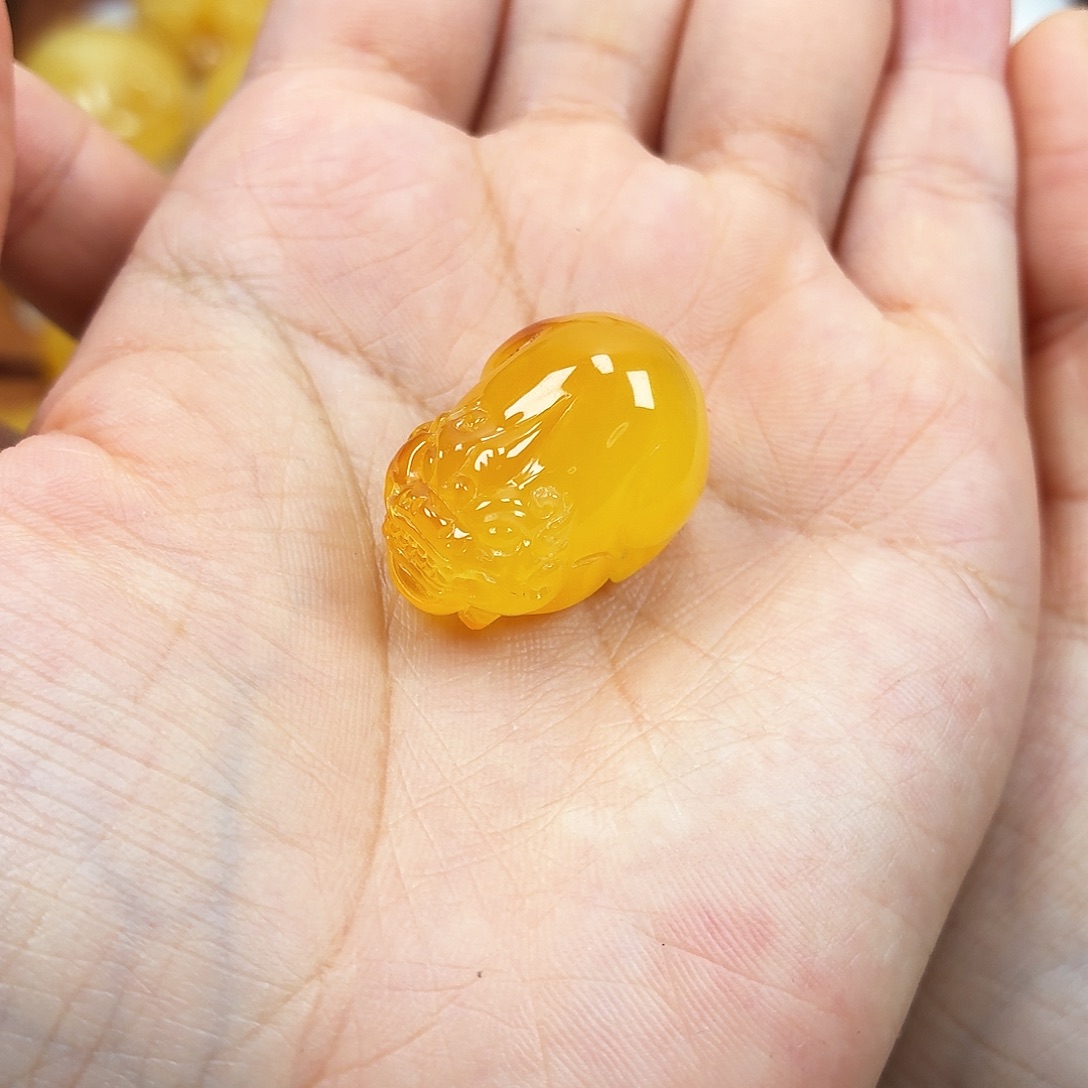 蜜蜡未镶嵌颈饰焦皮妖花貔貅