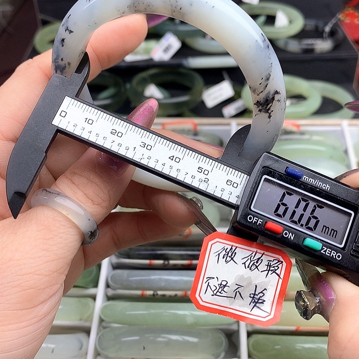 蛇纹石玉手镯未镶嵌931