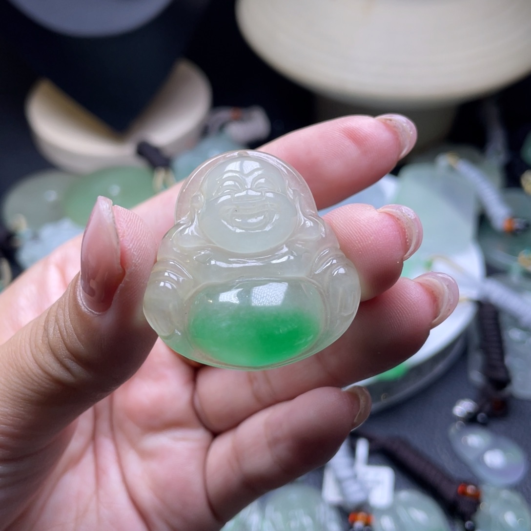 颈饰未镶嵌翡翠      