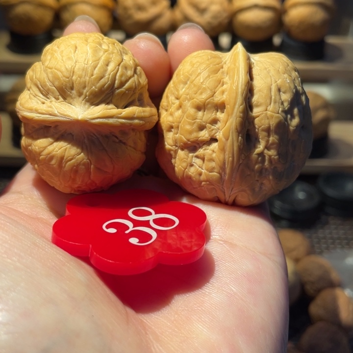 铁核桃玉面金蟾40