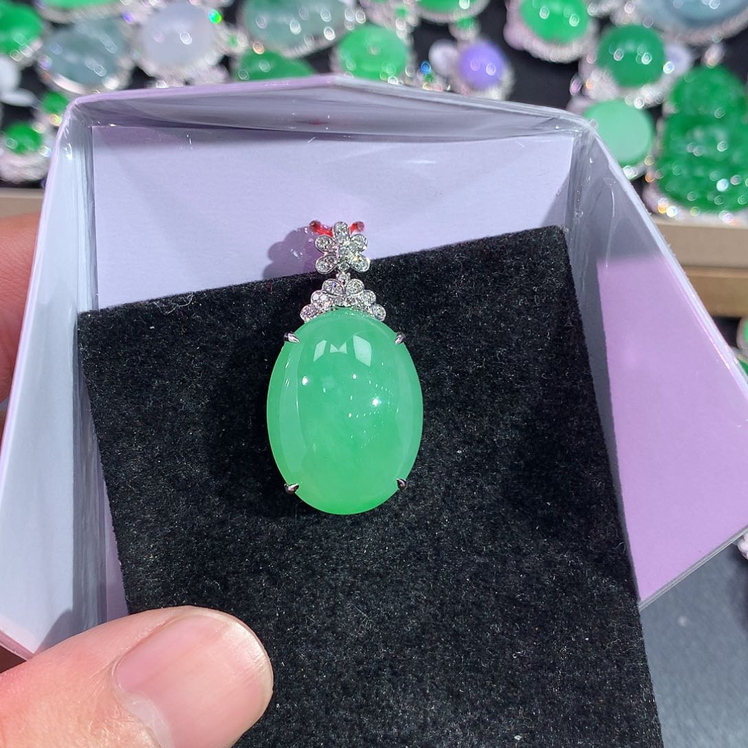 翡翠吊坠(赠链)18K金镶嵌