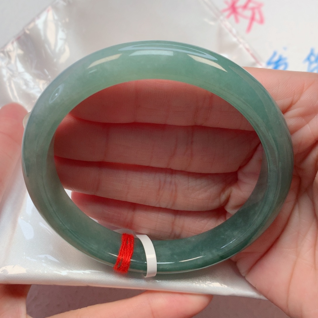翡翠手镯未镶嵌61.8圈 油青底