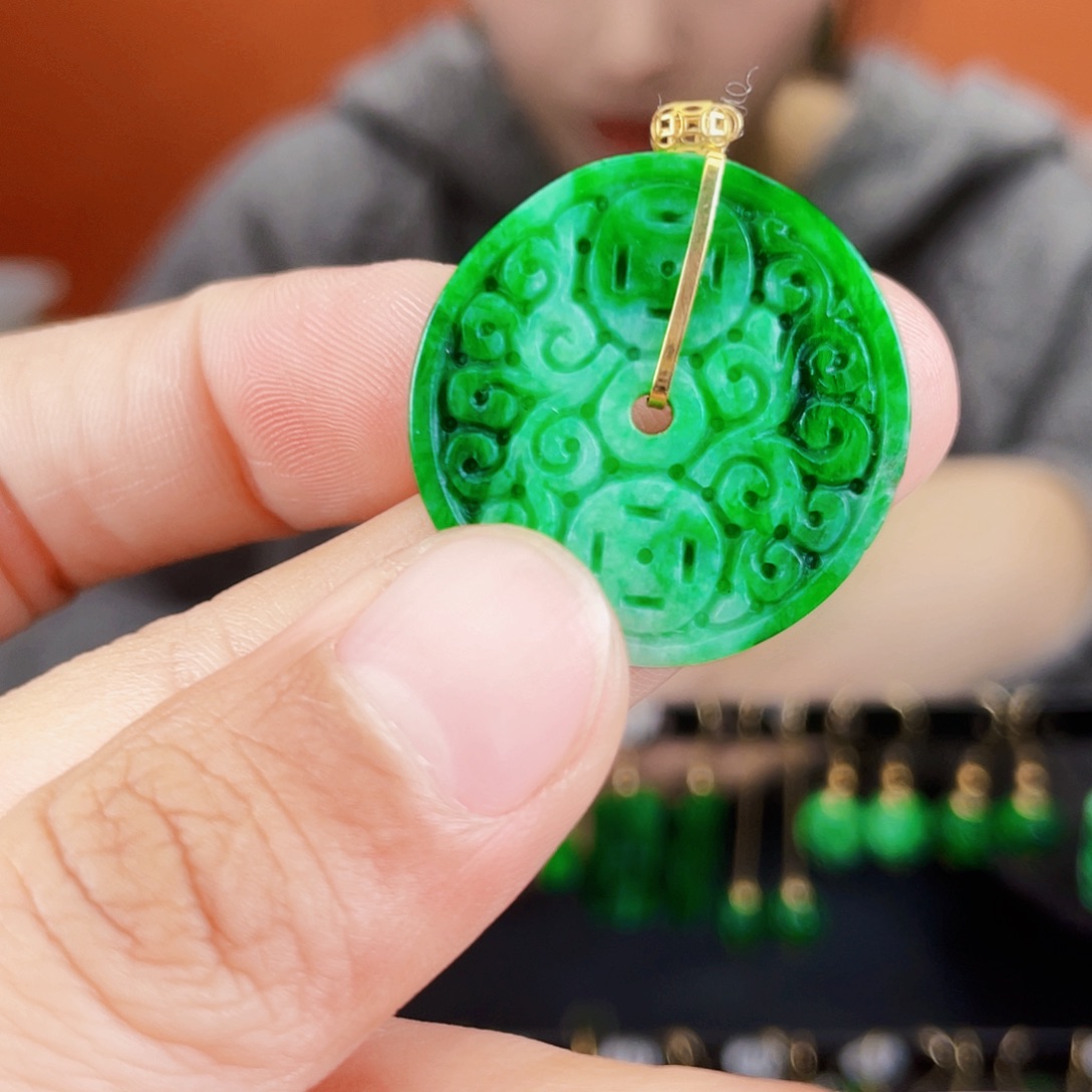 翡翠18K金镶嵌耳饰