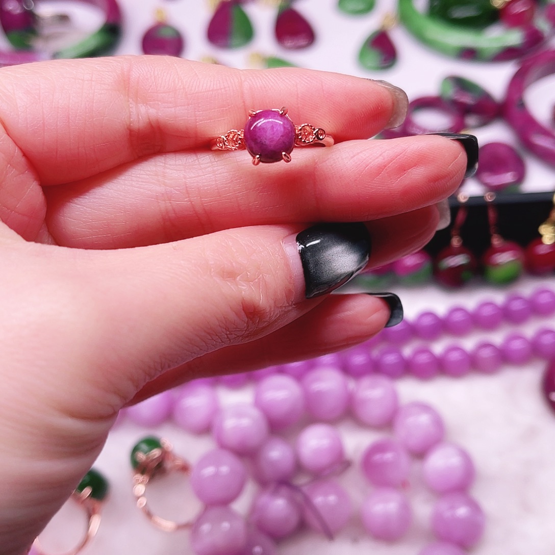 未镶嵌红宝石戒指