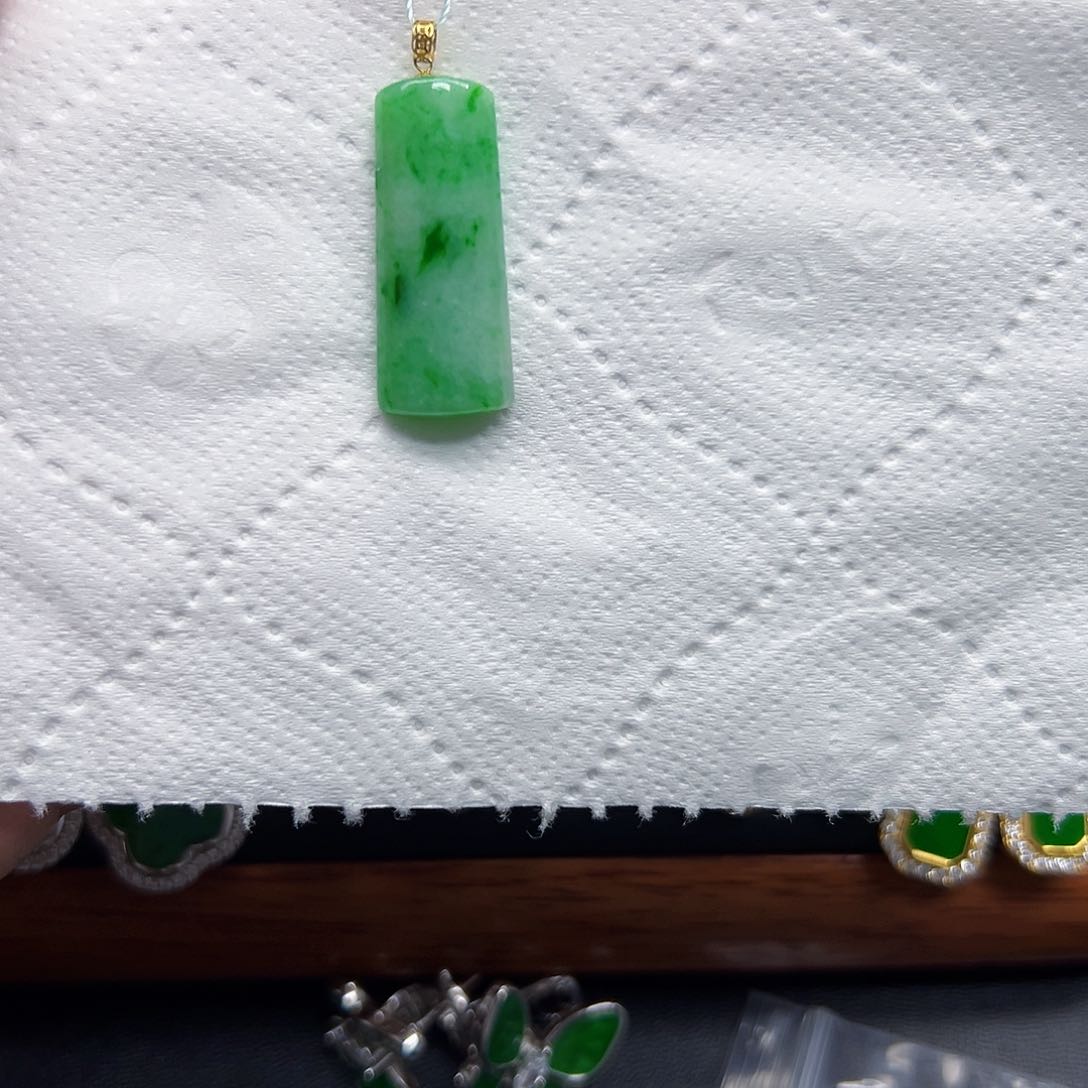 翡翠颈饰18K金镶嵌天然缅料A货一件