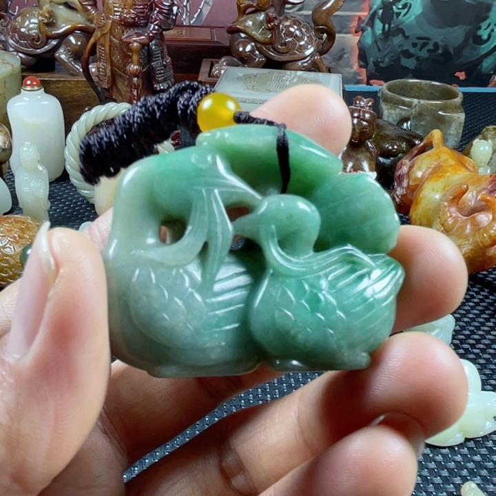 翡翠颈饰未镶嵌吊坠