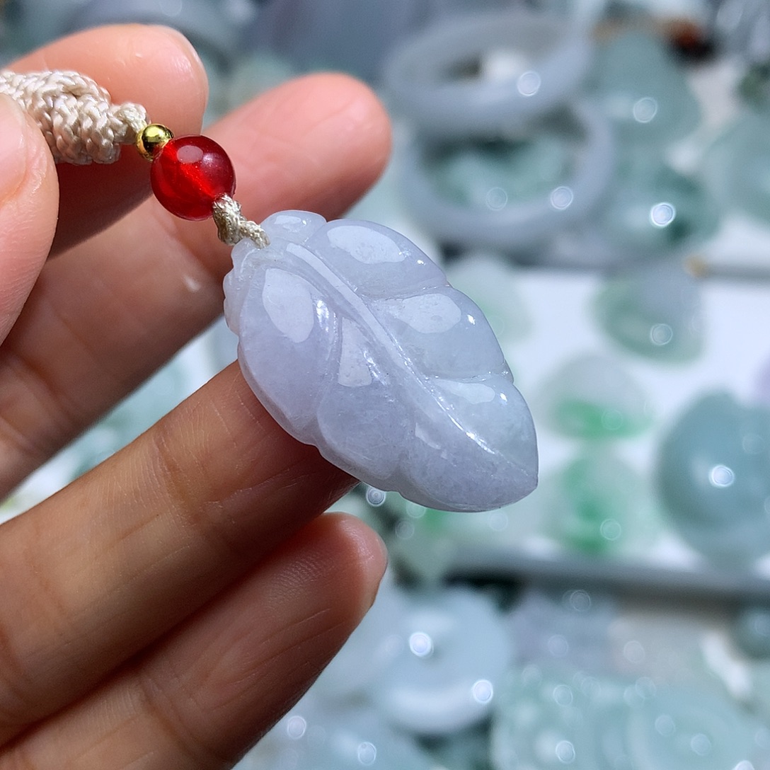 颈饰未镶嵌翡翠7。