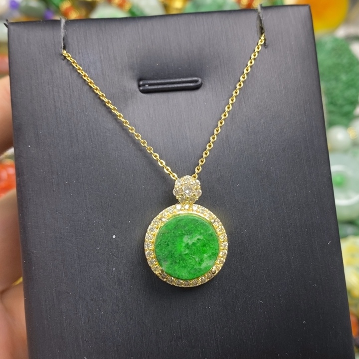 翡翠未镶嵌吊坠(赠链)