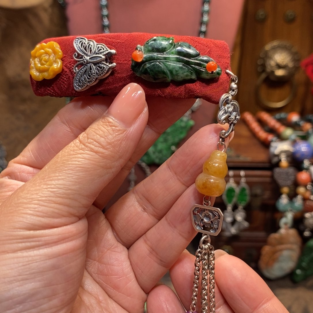 翡翠吊坠(赠链)未镶嵌