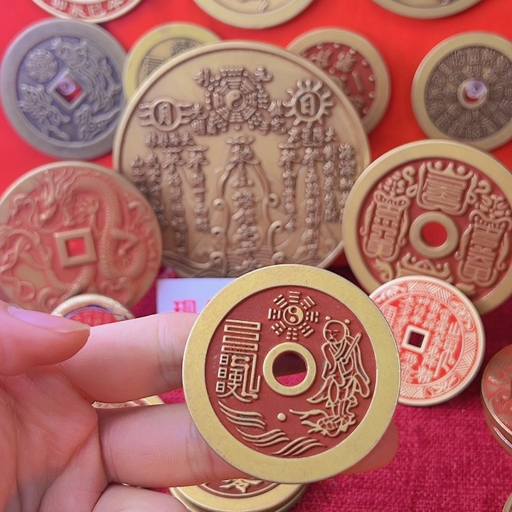 现代工艺品 一枚山花钱护您万周全