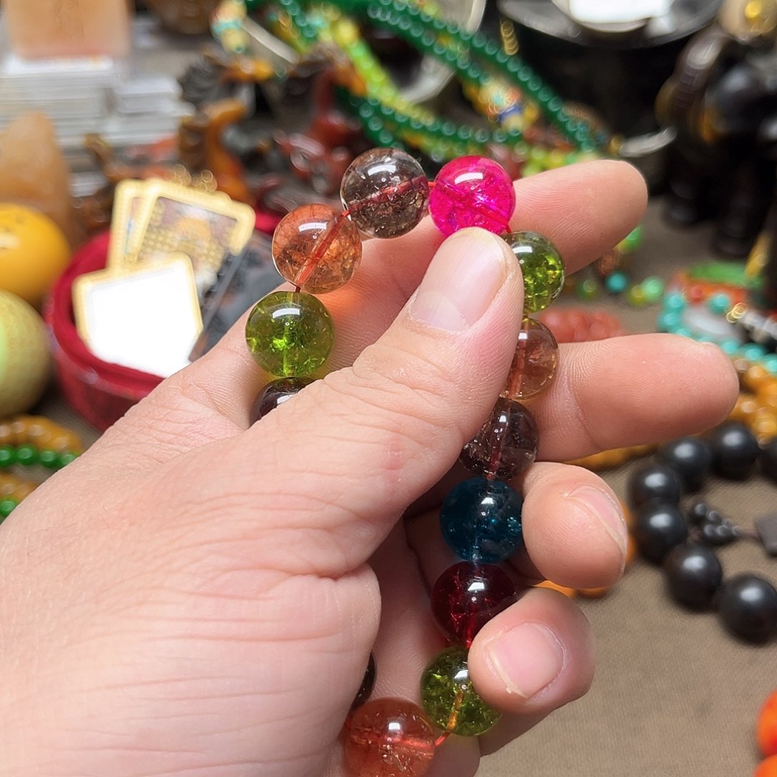 琥珀裸石未镶嵌好物推荐如图所示