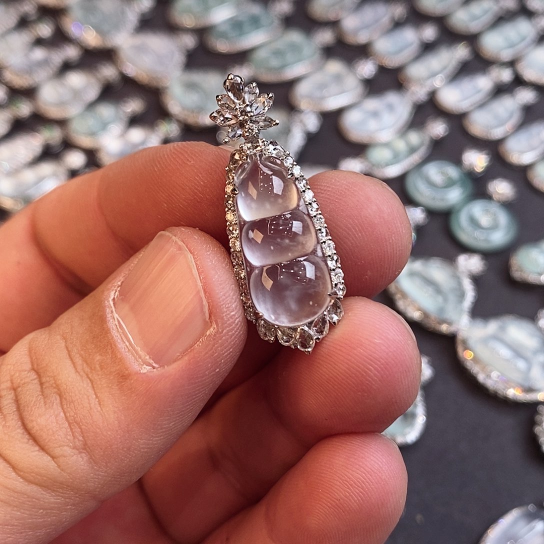 翡翠颈饰18K金镶嵌豆子