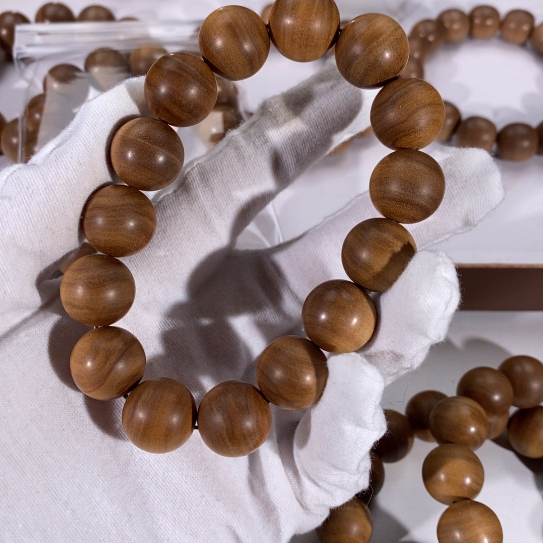 妮***。无事牌檀香木横纹黑肉供奉料1.5大福利活动