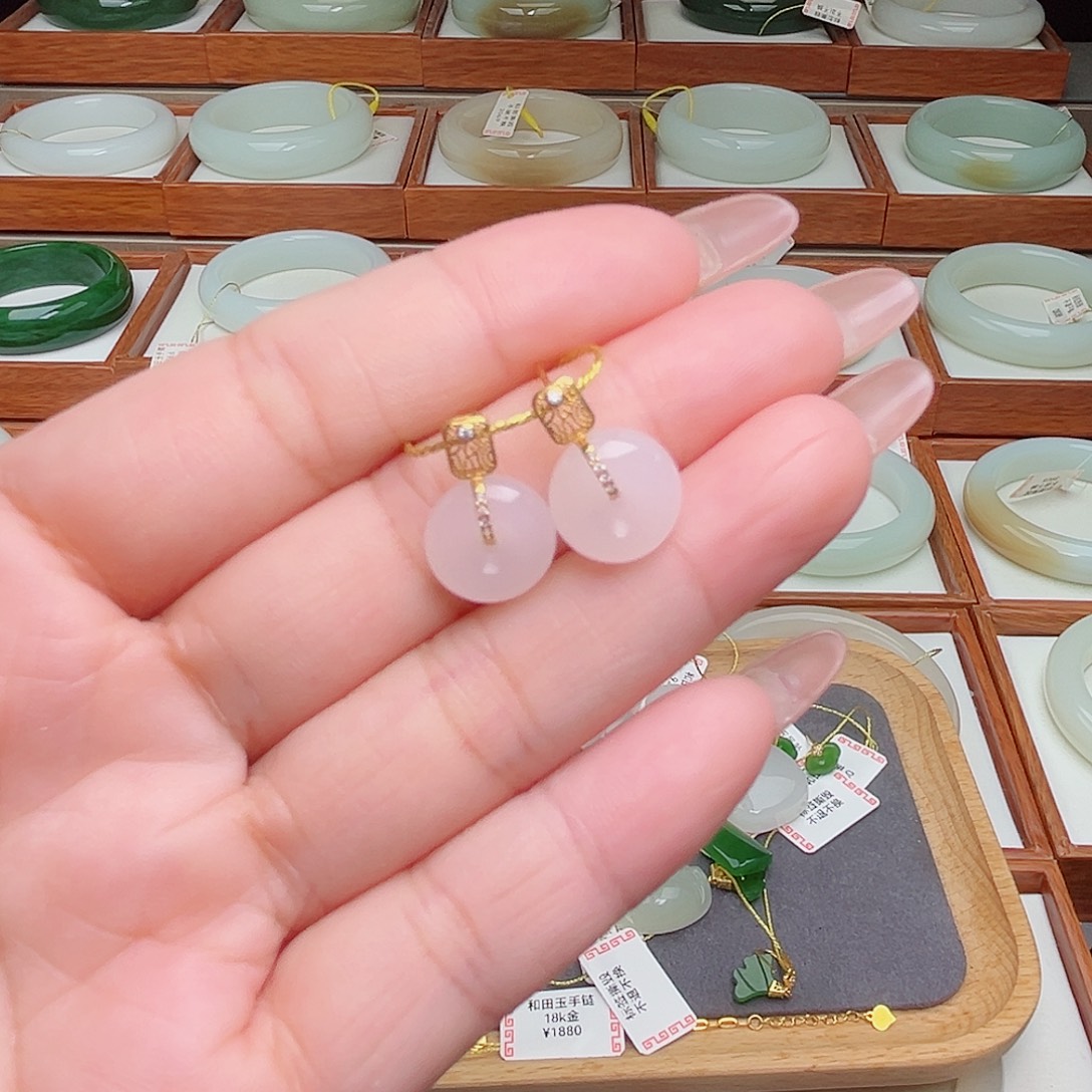 18K金镶嵌和田玉耳饰