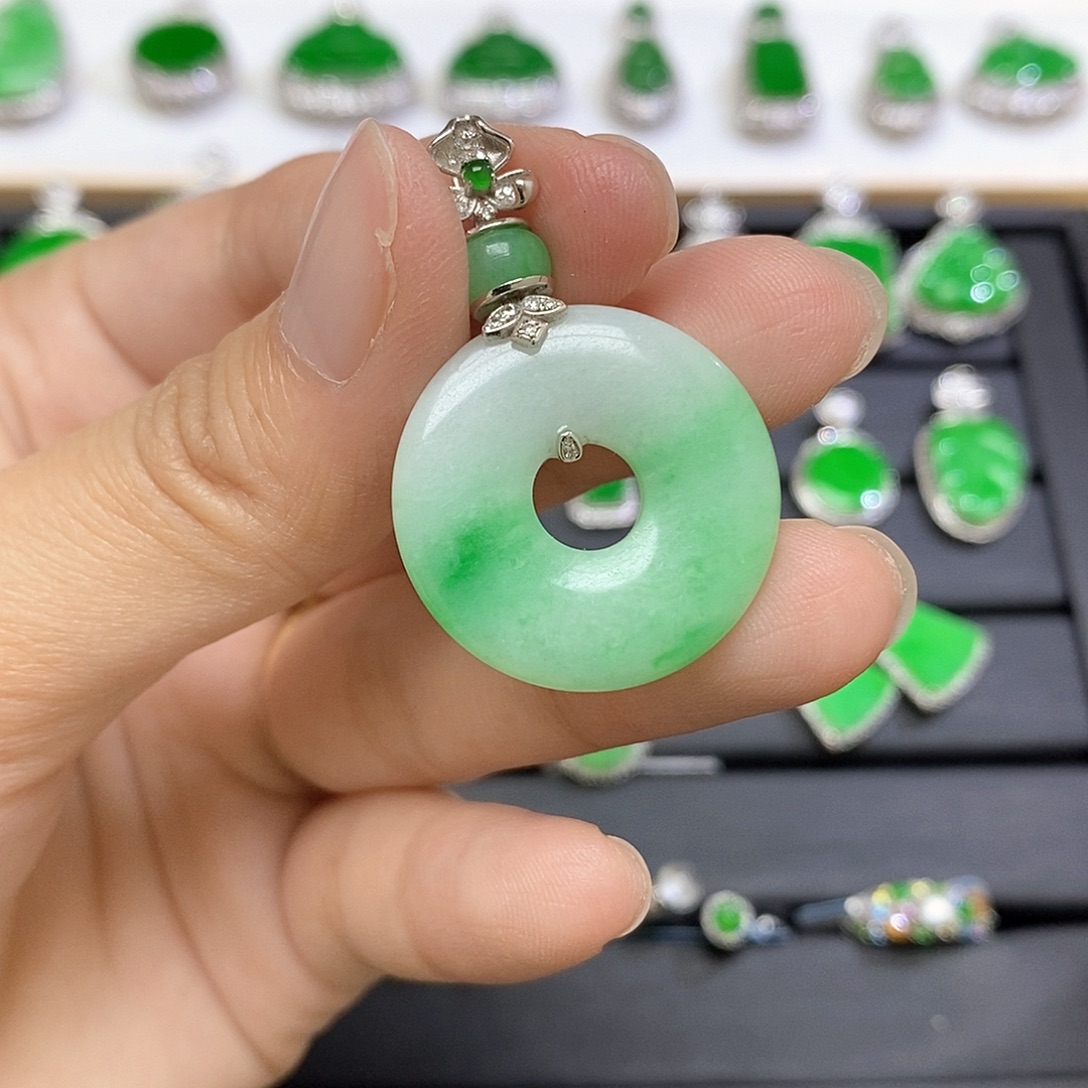 翡翠18K金镶嵌吊坠(不含链)