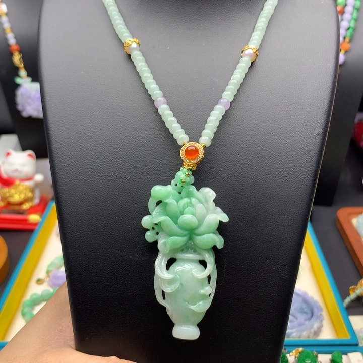 颈饰未镶嵌翡翠翡翠花瓶