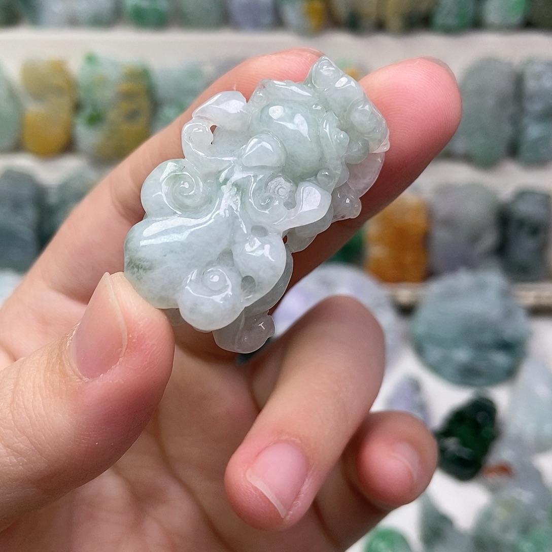 翡翠未镶嵌吊坠(赠链)