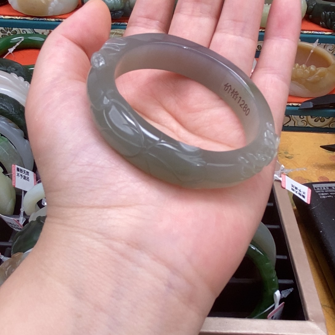 和田玉手镯未镶嵌50