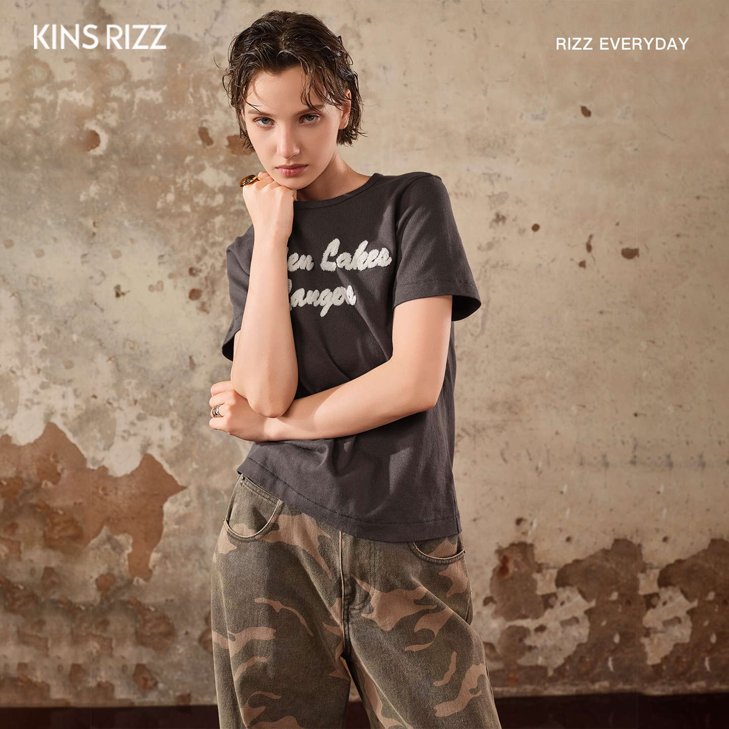KINSRIZZ 睿自风高密毛巾绣复古3D字母秋季透气精织棉显瘦短款短T