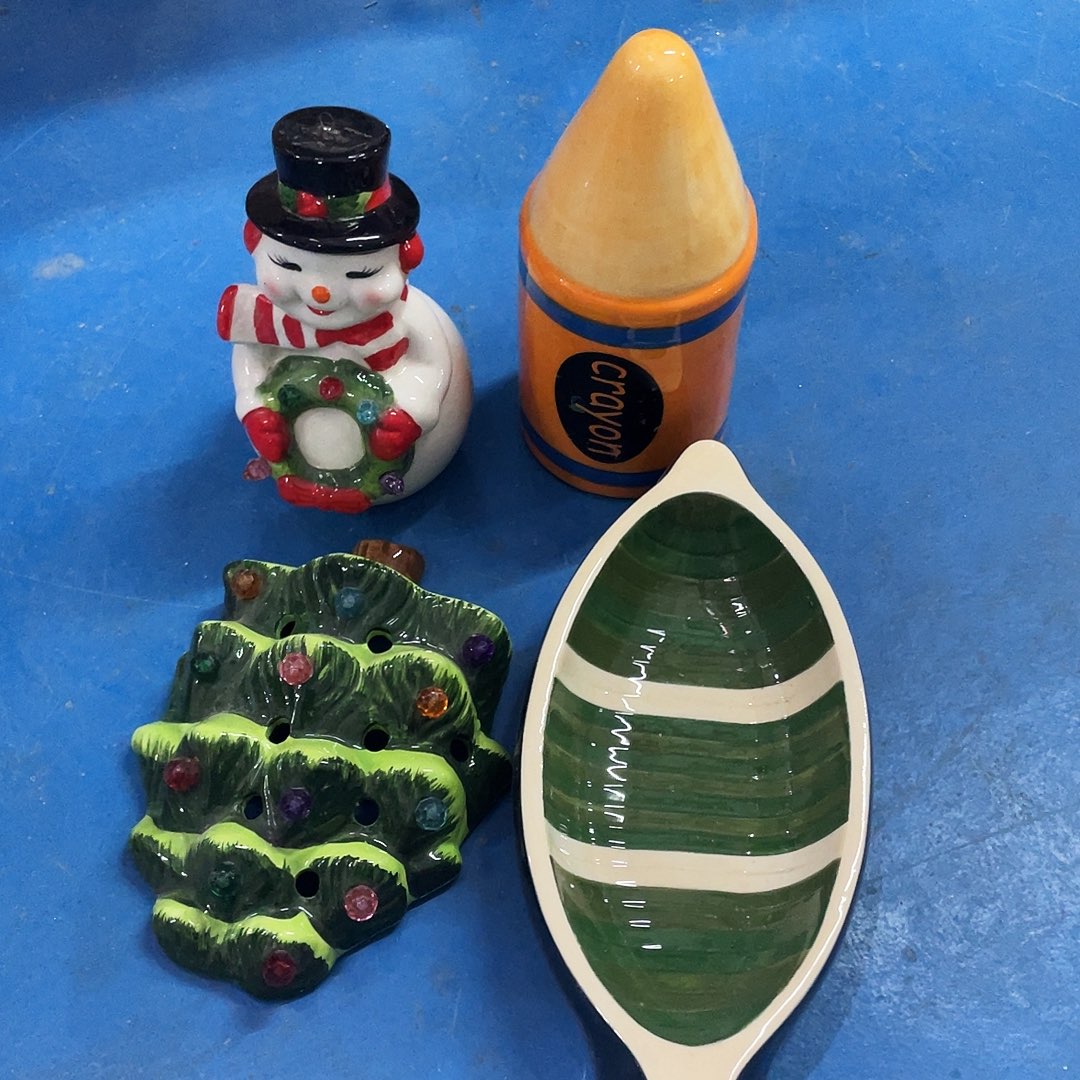 摆件劈*  磕碰。封釉。      