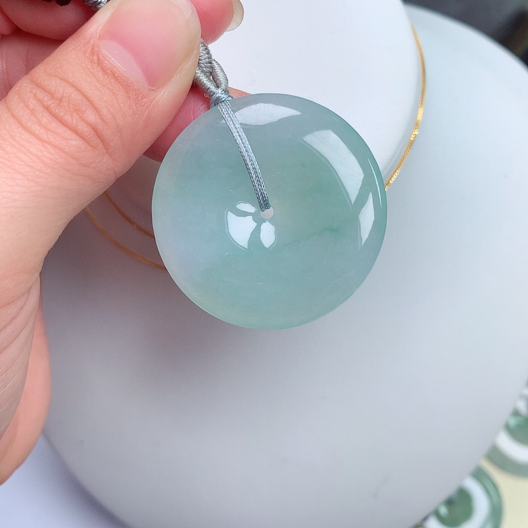 翡翠颈饰未镶嵌平安扣