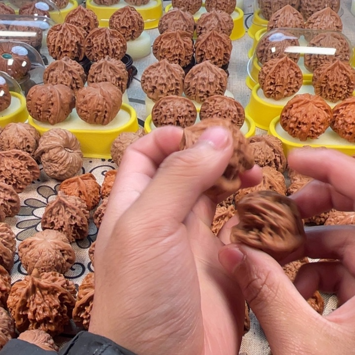 ****豫吊坠桃核盘山三棱