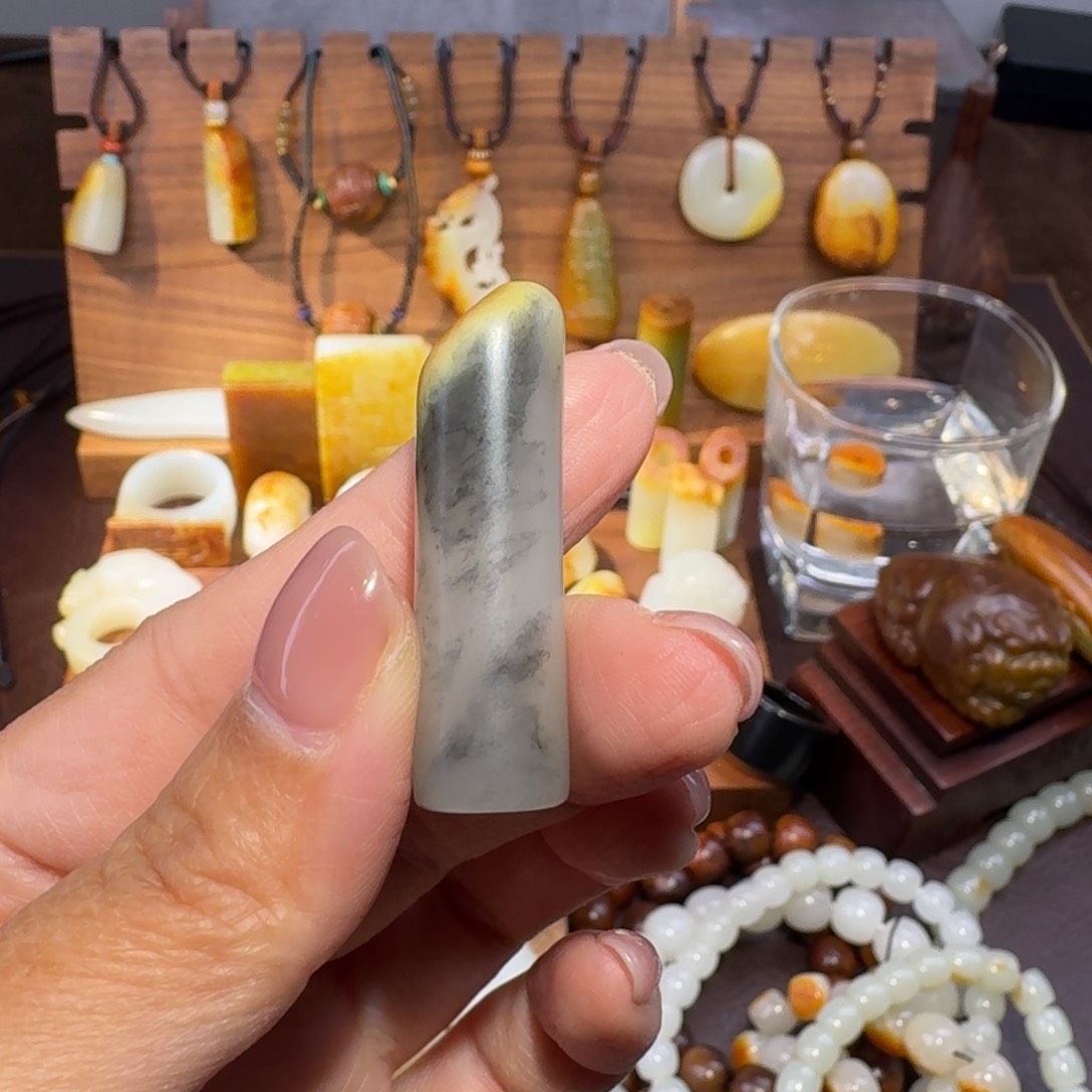 和田玉颈饰未镶嵌浩****！