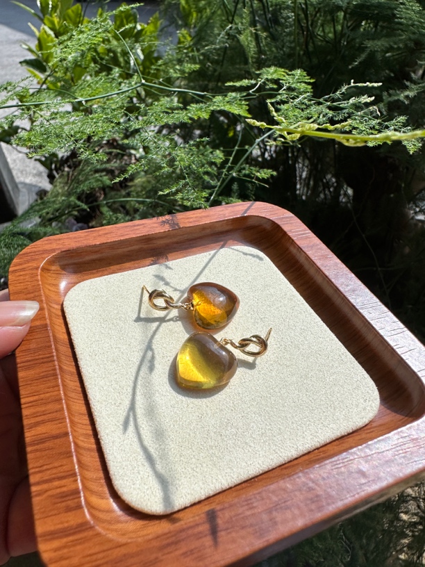 千万珠宝【天然缅甸琥珀金棕爱心耳朵复古时尚】