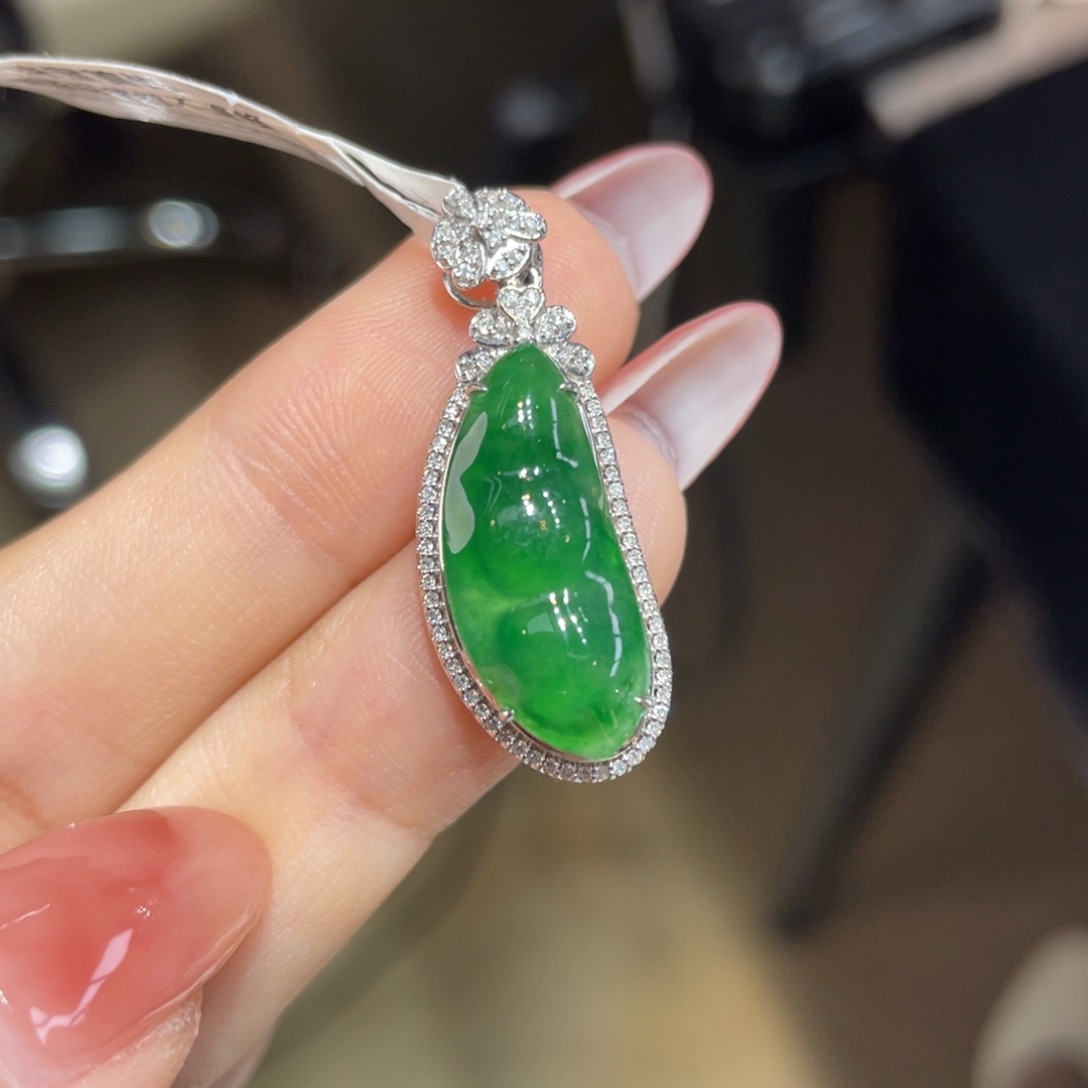 翡翠18K金镶嵌颈饰天然缅甸翡翠a货