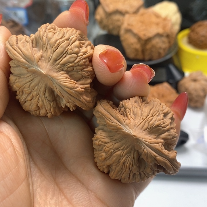 文玩核桃把件狮虎兽