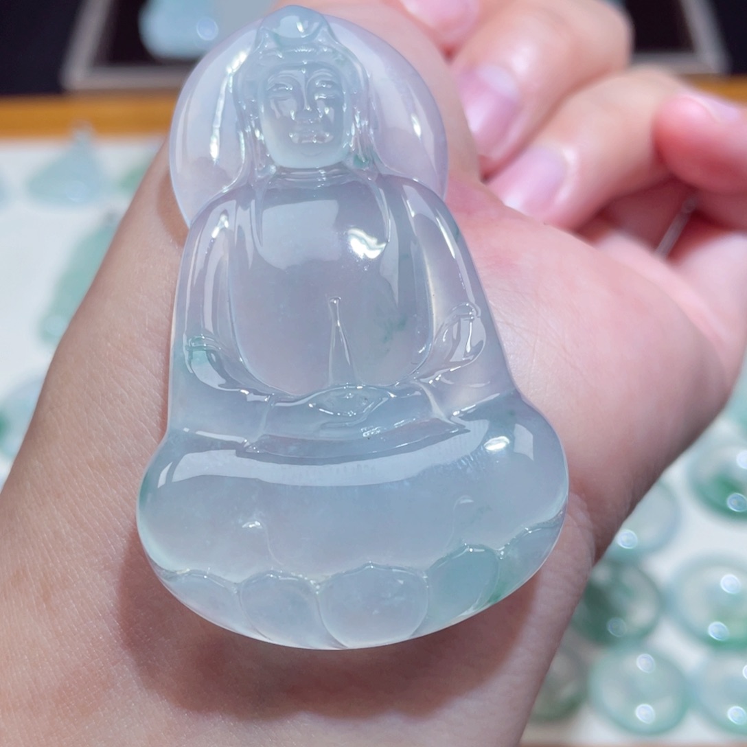 颈饰未镶嵌翡翠素衣观音