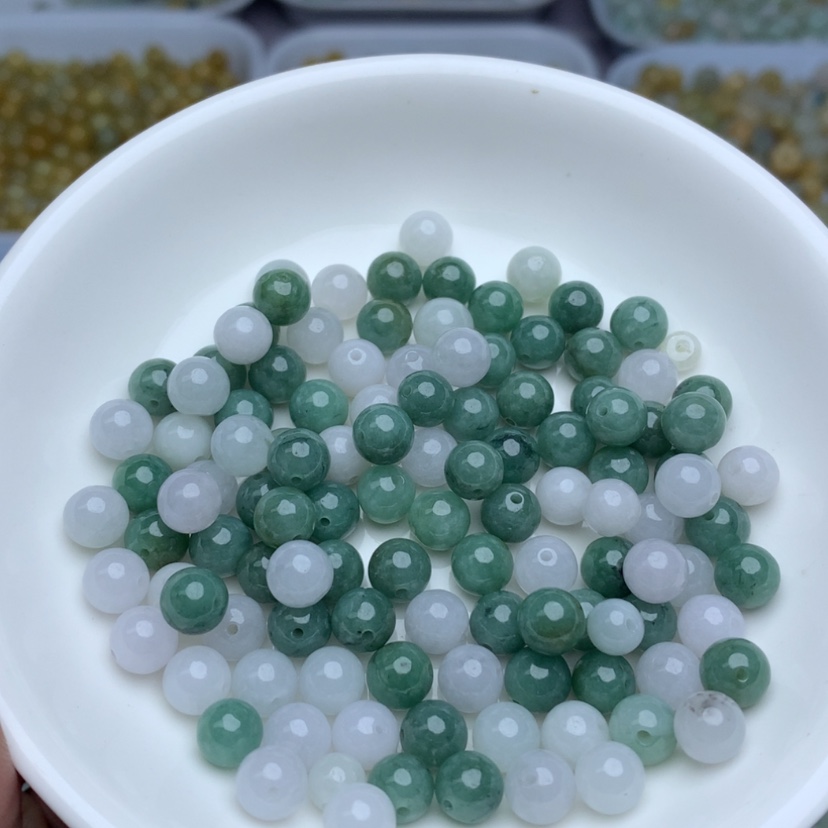 【闪购商品】翡翠手链未镶嵌卡7mm辣绿白20颗