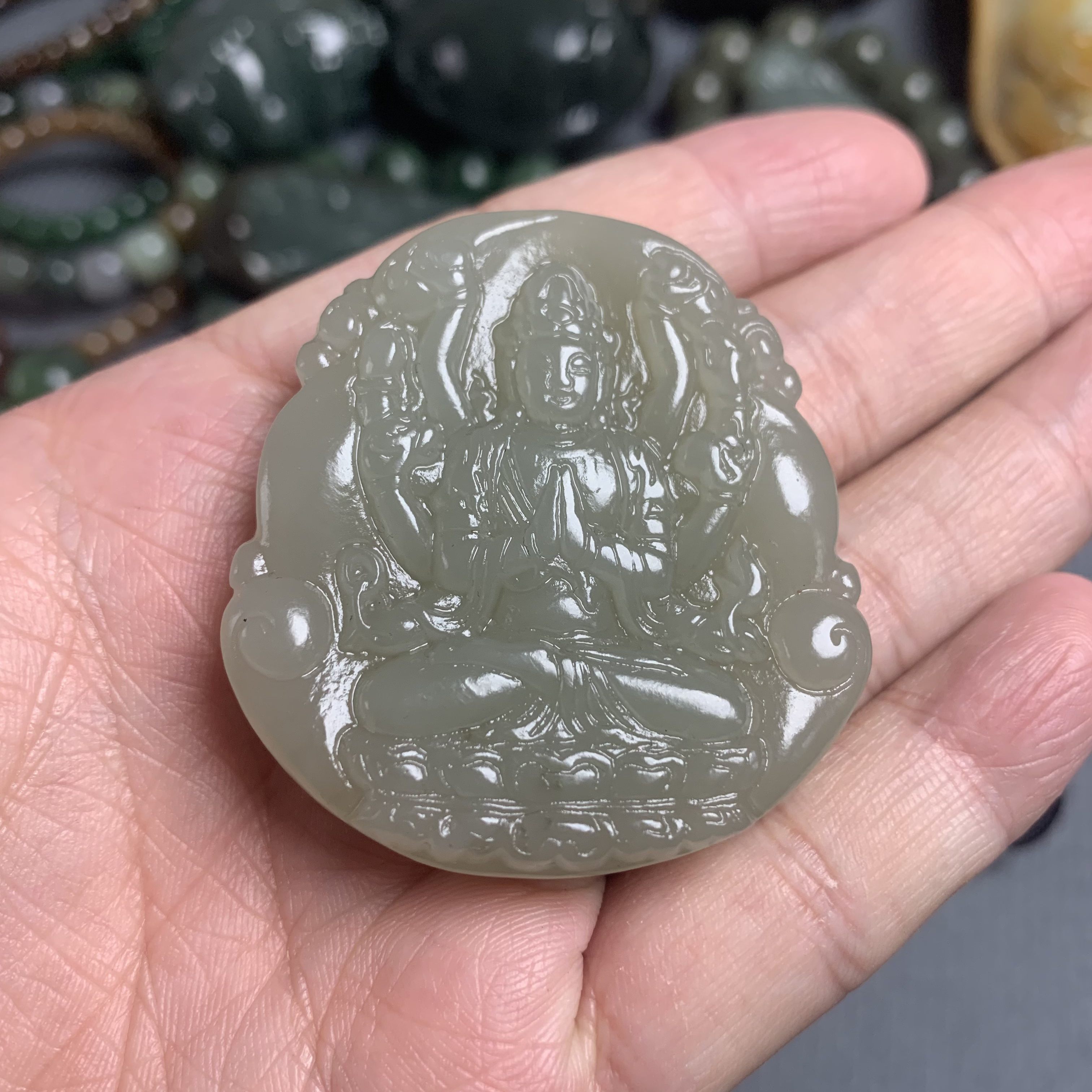 和田玉精美观音吊坠