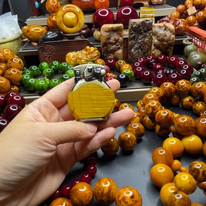 琥珀木金丝楠木把件