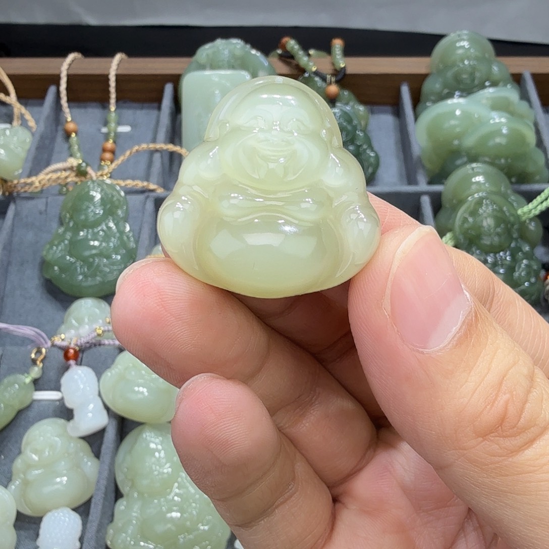 和田玉未镶嵌颈饰30mm佛公