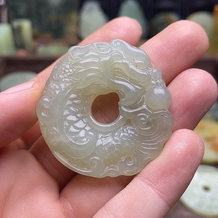 蛇纹石玉挂件未镶嵌