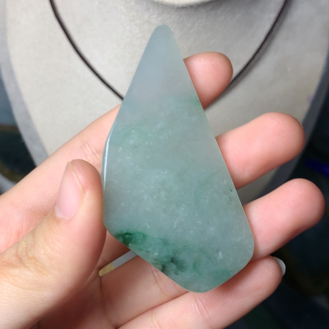 翡翠颈饰未镶嵌吊坠