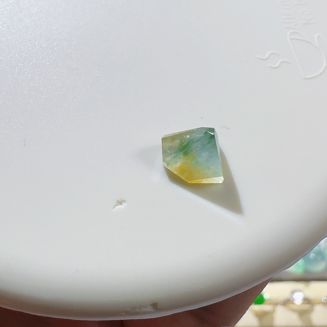 翡翠颈饰未镶嵌裸石