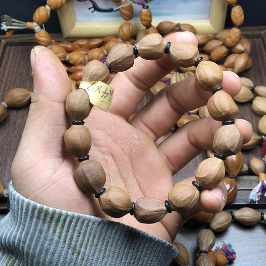 吊坠橄榄核蜜桃臀
