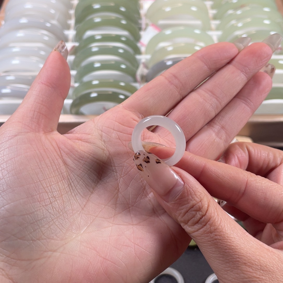 未镶嵌手镯和田玉卡***y