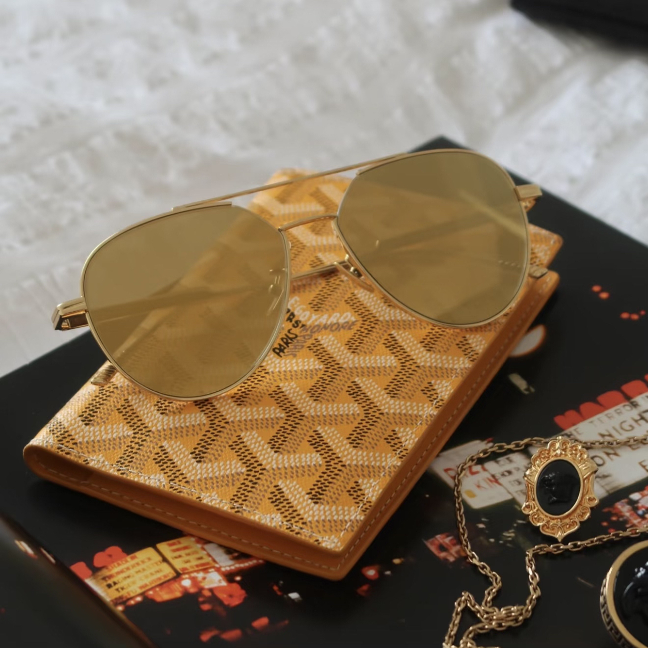 95新 Goyard 经典款黄色Monogram护照夹