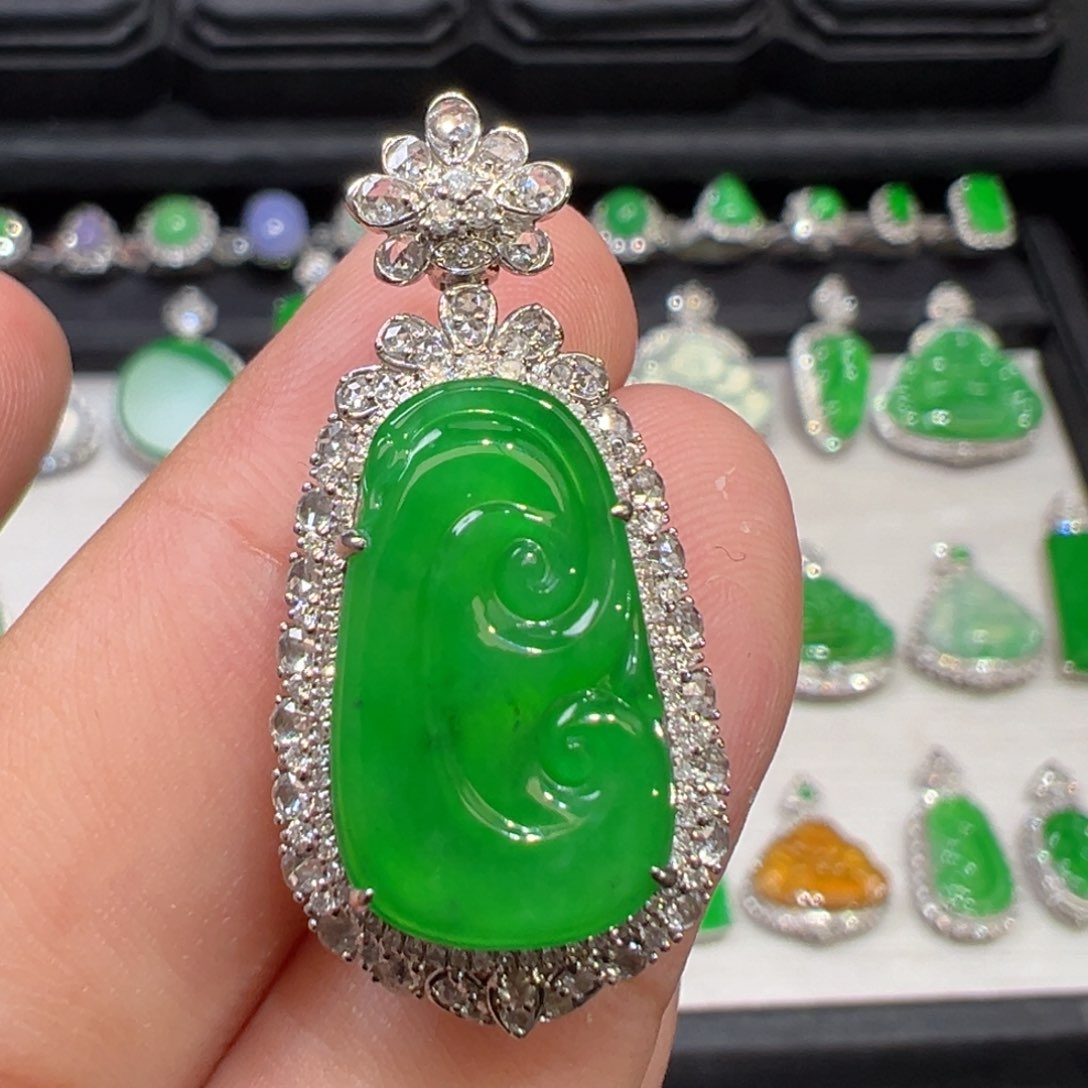 翡翠吊坠(不含链)18K金镶嵌